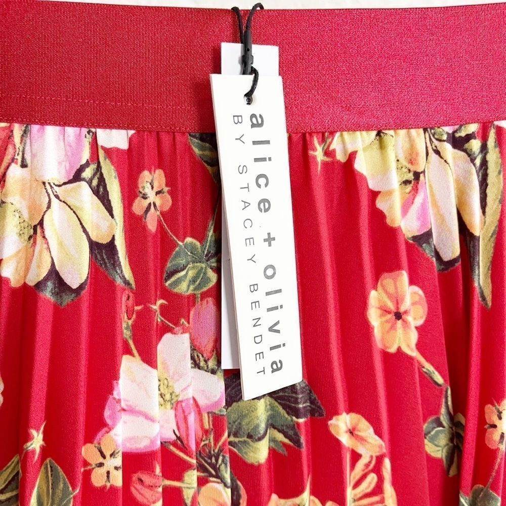 Alice and Olivia Floral Pleated Red Skirt. NWT 10 - Picture 5 of 5